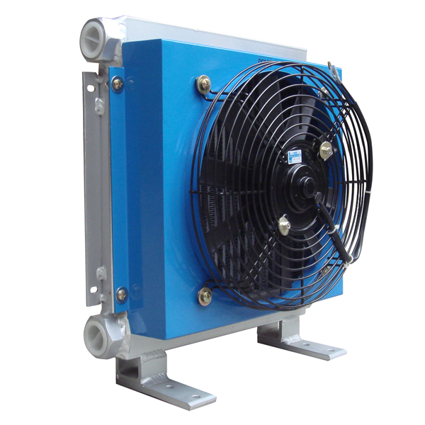 Hydraulic fan motor oil cooler